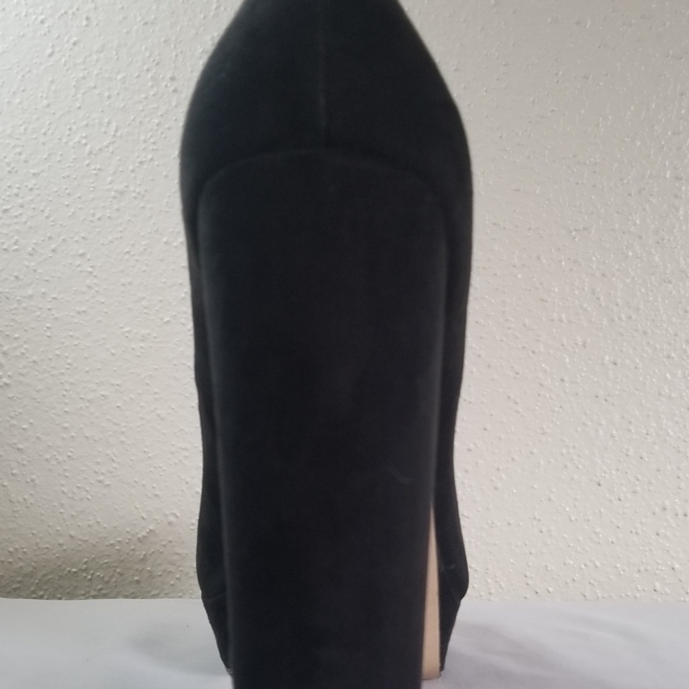 Heels - Picture 2 of 6